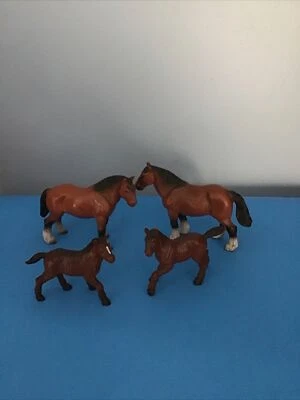 Bullyland Horses Alemania yegua, semental, potro hembra, potro macho / 4 Foto 1 de 3