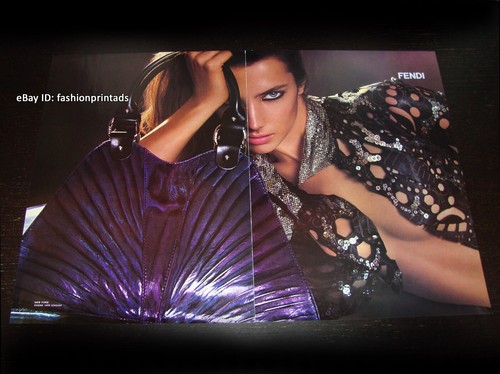 ANNUNCIO STAMPA FENDI 2 pagine vintage primavera 2003 JESSICA MILLER che tiene Diavolo Trapezio