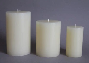 Stumpen Kerze elfenbein handgefertigt durchgefärbt in 3 Größen IVORY - Picture 1 of 4