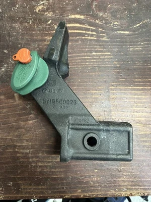 Land Rover LR3 LR4 Tow Trailer Hitch Receiver Quick Release KNB500023 OEM - Image 1 of 4