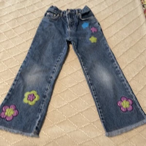 Girls New Legend Jeans With Flowers Size 6 - Picture 1 of 6