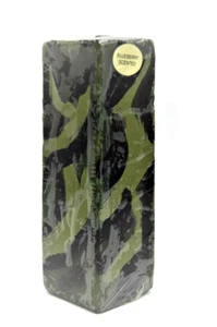 Vela Pilar Cera Cuadrada Camuflaje 6" Alto Arándano Perfumada Nuevo de Lote Antiguo - Imagen 1 de 4