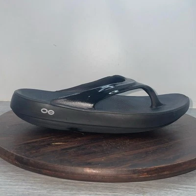 OOFOS OOLALA Luxe Flip Flop Women’s Size 9 Thong Recovery Sandals Metallic Black - Image 1 of 4