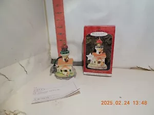 Hallmark Keepsake Ornament Lighthouse Greetings No. 2 1998 Flashing Light - Picture 1 of 3