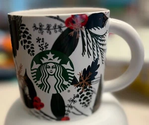 2021 STARBUCKS Christmas mug 12 OZ snowflake berries holly - Picture 1 of 2