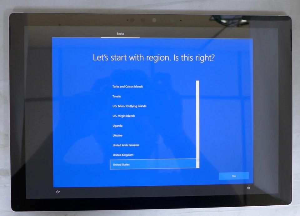 Microsoft Surface Pro 7, 12.3", Platinum, (256GB SSD, i7, 16GB)- minor crack - Image 1 of 4