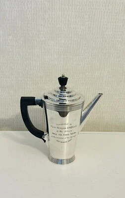 Antigua tetera Keith Murray para Mappin & Webb original Art Deco plateada Foto 1 de 4