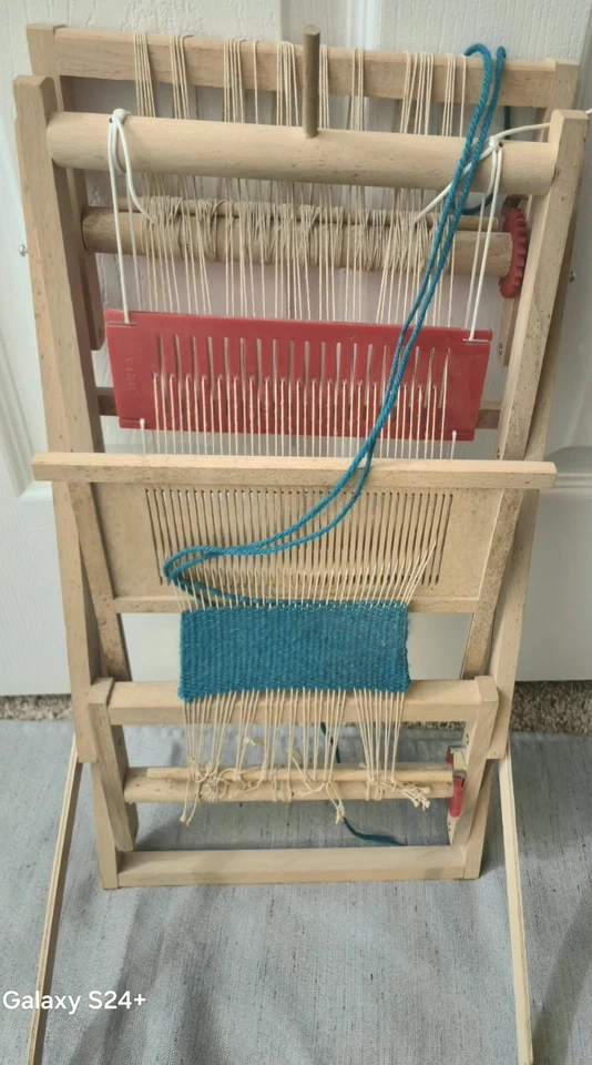 BRIO Pequeño Telar de Madera Juguete Artesanal Kit de Tejido Juego Creativo Todos los Niveles Suecia Foto 1 de 3