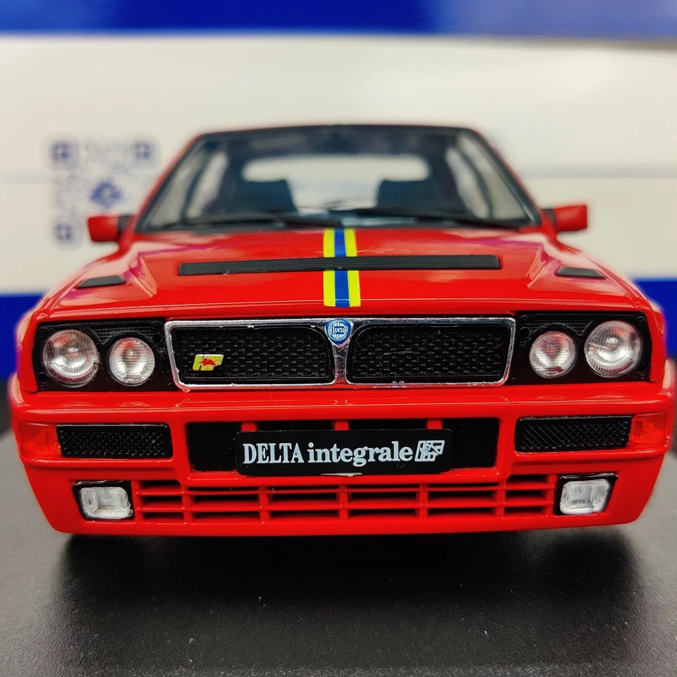LANCIA DELTA HF INTEGRALE 1995 RED 1 18 Solido Auto Stradali Modellino Nuovo