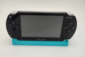 SONY PSP 1000 2000 3000 LOW PROFILE CHARGING DISPLAY STAND - Optional UMD Holder - Picture 1 of 93
