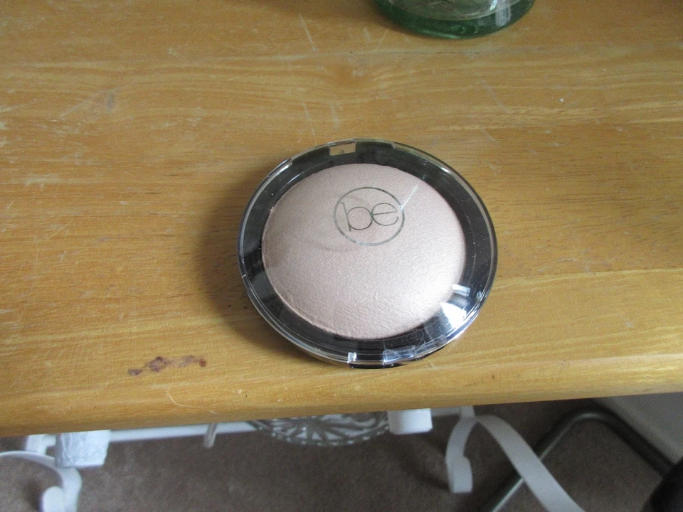 BeautiControl Light Glow Highlighting Powder! FREE SHIPPING!! - Image 1 of 1