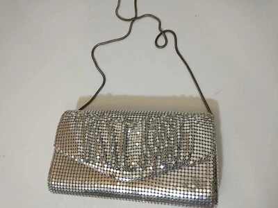 De Colección Cartera de Malla de Metal Bolso de Hombro Plegable Sobre la Parte Superior Magnética Correa de Alambre de Metal a Presión  Foto 1 de 4