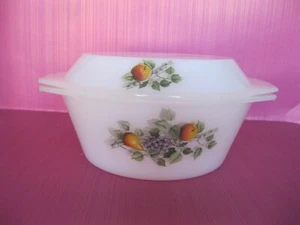 Casseruola in vetro vintage Arcopal Fruits De France piatto da forno e coperchio, uva pere 1,5 L - Foto 1 di 7