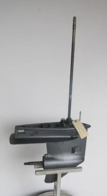 Unidad inferior fueraborda Yamaha OEM 2000-2002 F40 40 hp 67C-45300-10-4D 20" F30 30 hp Foto 1 de 4