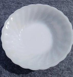 Vintage Anchor Hocking Heat Resistant Milk Glass Swirl 5" Fruit Desert Bowl - Picture 1 of 6