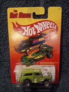 2011 HOT WHEELS THE HOT ONES MORRIS WAGON GREEN CHASE - Picture 1 of 3