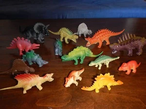 Menge 15 Dinosaurier Spielzeug Plastik Modell Dimetrodon, Triceratops, Ankylosaurier & mehr - Bild 1 von 3