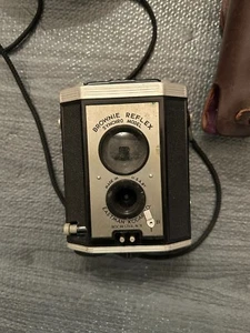 Brownie Reflex Synchro Model made by Kodak- AS SHOWN - Picture 1 of 4