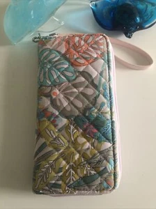 Vera Bradley ~Rain Forest Canopy~ Zip Around Accordion Style Wristlet Wallet - Picture 1 of 5
