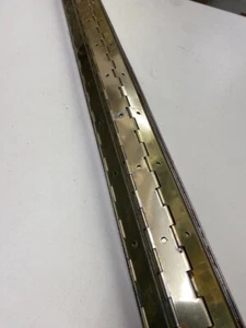 Lotto 10 Cerniere Pianoforte Ottone Lavoro Affare 900mm Lunghezze 3' Acciaio Ottone Placcato RUGGINE - Foto 1 di 24