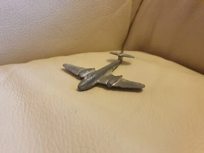  MODELO DINKY TOYS Gloster Meteor Jet Fighter RAF Juguete PLANO De Colección  Foto 1 de 3