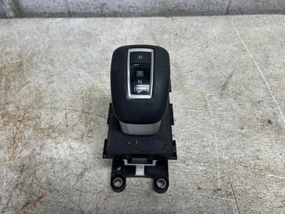 Palanca de cambios de transmisión automática MITSUBISHI OUTLANDER 2022 cuero negro OEM  Foto 1 de 4