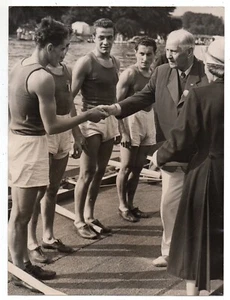Foto OLIMPIADI 1948 - Moioli Morille Invernizzi Faggi (ITALIA) - Oro CANOTTAGGIO - Imagen 1 de 2