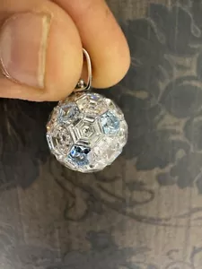 19,02 ct Pentagon und Hexagon Lab Grown Diamond Football Anhänger, 14 K Weißgold - Bild 1 von 4