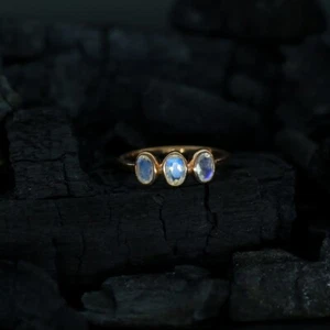 Anillo con bisel de piedra lunar arco iris natural, anillo hecho a mano de plata de ley maciza 925 - Imagen 1 de 5