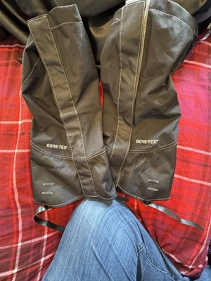 Polaina Trekmates Karakoram negra, talla 3 en perfecto estado. Goretex. Foto 1 de 4