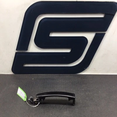 Volkswagen Golf 2004 4 puertas - manija delantera trasera del conductor izquierdo (defecto) Foto 1 de 4