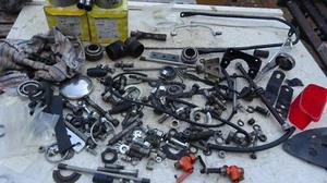 Triumph Motorcycle T120 Parts Job Lot Pistons Brackets Push Rods petrol Taps - Imagen 1 de 24