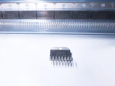 1X TDA7266S ST Stereo 5W+5W Dual-Bridge BTL Audio Amplifier IC Multiwatt-15 - Image 1 of 4