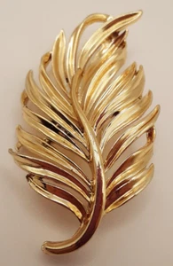 Vintage Signed Lisner Gold Tone Feather Leaf Brooch 2 3/8" - Picture 1 of 10
