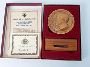 2005 George Bush Official Bronze Inaugural Medal NIB Certificates Wood Stand - Picture 1 of 8