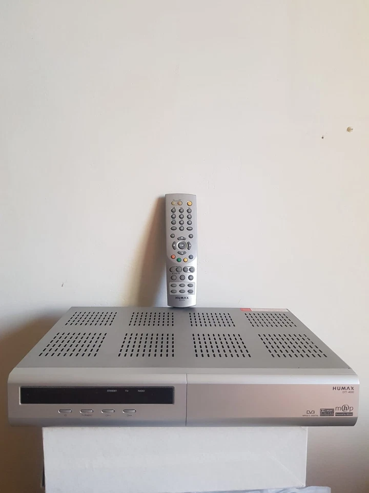  Decoder Humax dtt4000  con telecomando - Immagine 1 di 2