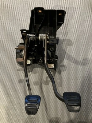 2005 - 2009 2006 Ford Mustang MANUAL Transmission Clutch Pedal Assembly CORE OEM - Image 1 of 4