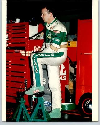 Brett Bodine 1993 MIS Nascar WC de cerca en el garaje AP foto de prensa 8X10 Foto 1 de 2