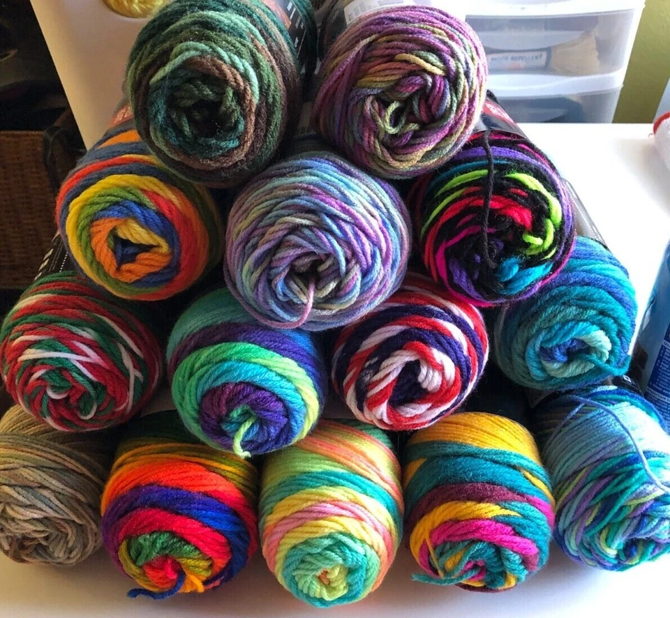 RED HEART SUPER SAVER Yarn-5 OZ-MANY COLORS AVAILABLE-DISC SHIPPING - Image 1 of 4