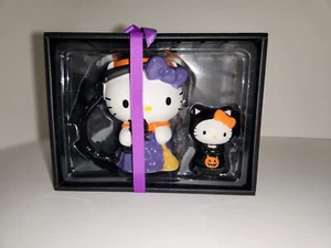 Juego de tazas y estatuillas de Halloween Hello Kitty nuevo con etiquetas 2024 Blue Sky Clayworks - Imagen 1 de 7