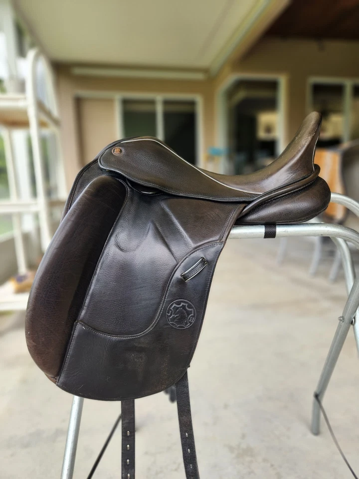 Sillín de doma alemán Hennig 16 pulgadas  Foto 1 de 4