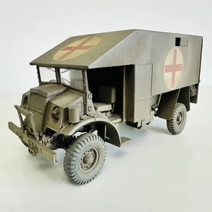 Ambulanza militare kit plastica costruito camion modello - Foto 1 di 6