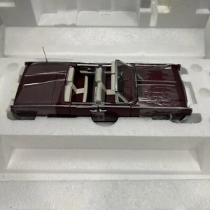 Franklin Mint Limited Edition 1961 Lincoln Continental Convertible 1:24 READ - Picture 1 of 12