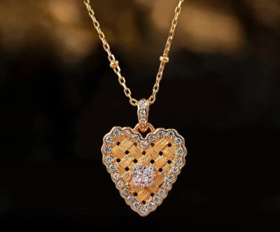 Collar Corazón Tejido Oro 18K Bermil Metal Cepillado Laboratorio Cultivado Diamante Rosa Foto 1 de 4