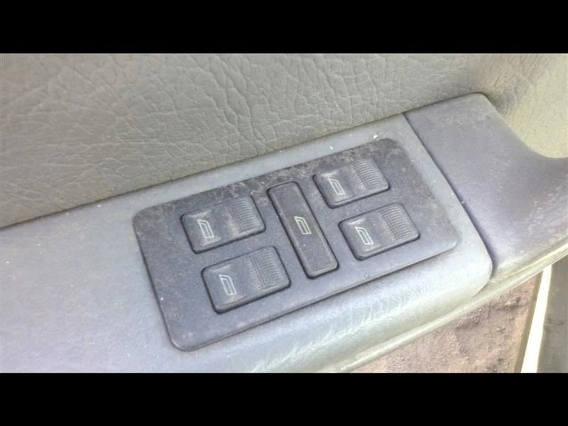 Interruptor puerta delantera 100 AUDI 1992 19478363 Foto 1 de 4