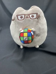 Peluche GUND Pusheen con cubo de Rubik, gris, 9,5" - Imagen 1 de 8