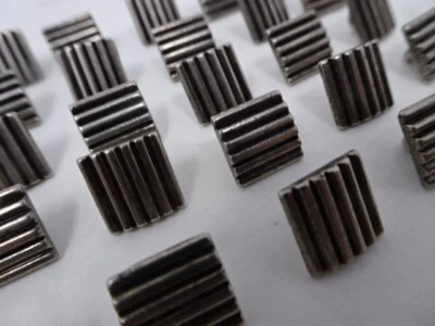 De colección Negro Plata Negro Cuadrado Rayas Metal Vástago Botón 11mm Lote de 2 AA100 Foto 1 de 4