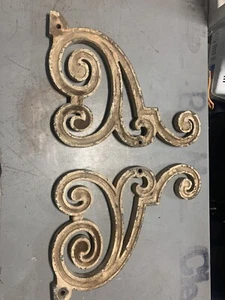 VINTAGE Cast-Iron Fence Decor - Set of 2 - Picture 1 of 13