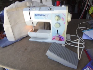 Bernina 1000 Designer Sewing Machine - Read Description - Picture 1 of 11