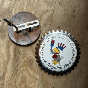 Vintage 1984 Los Angeles Olympiad Games Kühlergrill Emblem - Bild 1 von 4